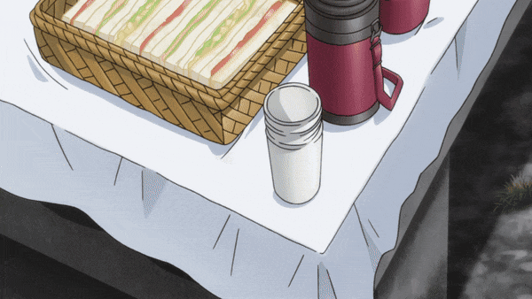 通过镜头移动展示大型物体